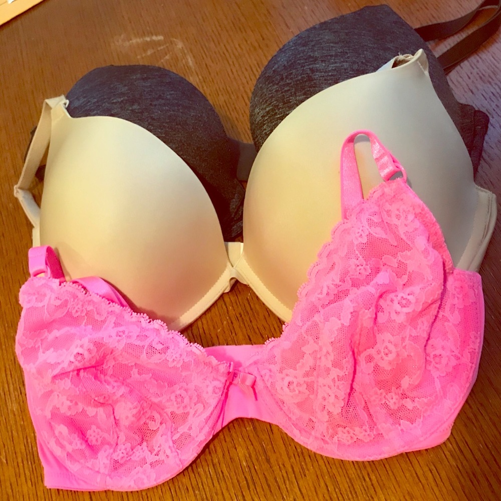 3 Victoria’s secret bras 34 D/ 34DD